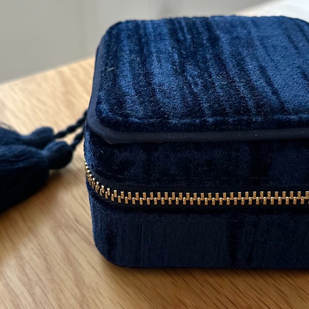 NWT Sézane Embossed Velvet Jewelry Case, Navy Blue - Picture 3 of 4